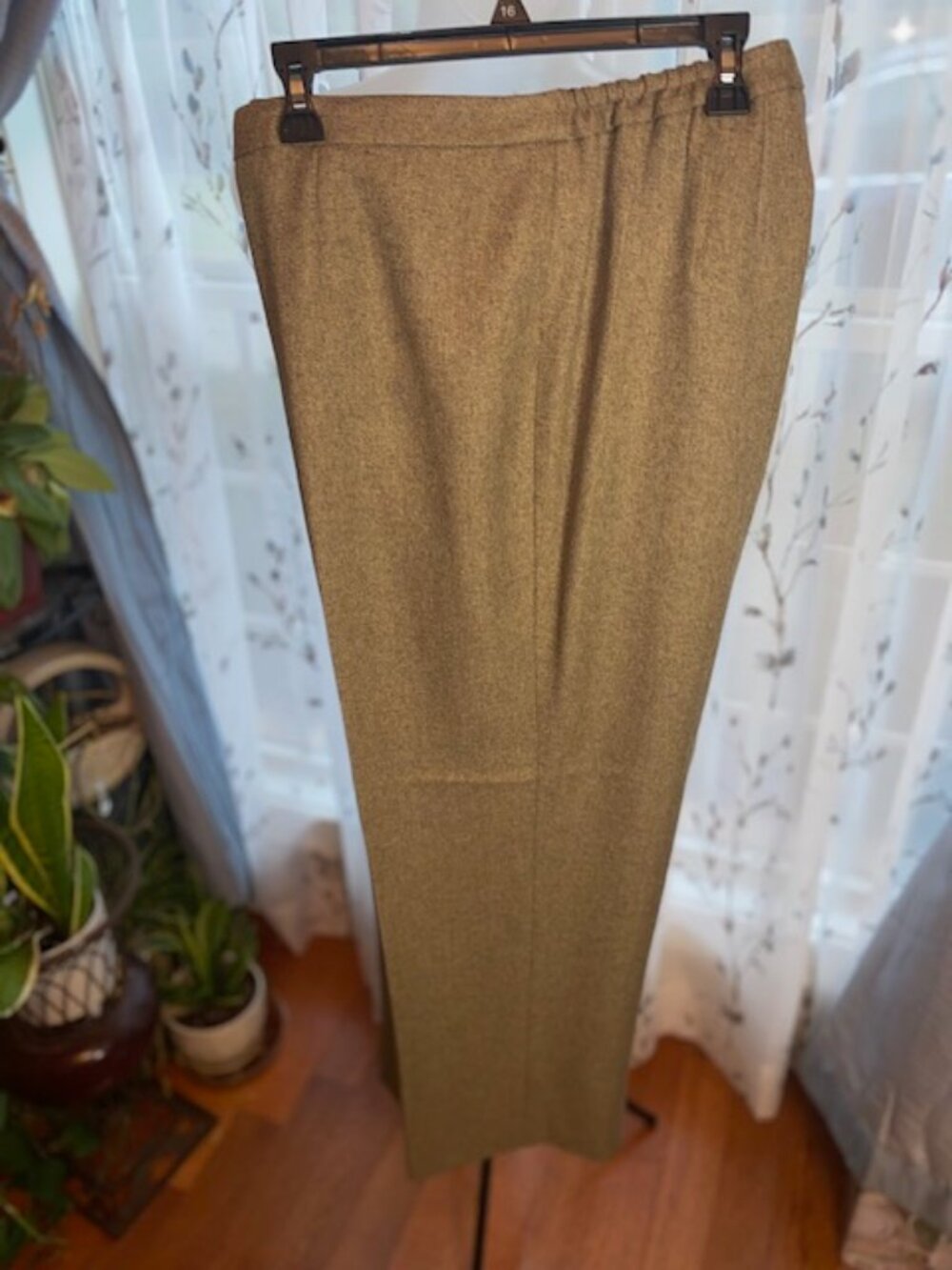 Le Suit Women's Plus Size 20W 2-Piece Pantsuit, Textured Khaki/Tan - Picture 4 of 7